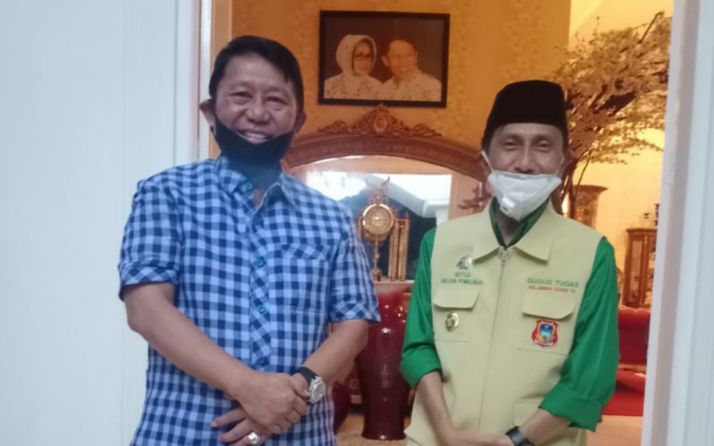 Kenang Jasa Alm. DB, Bupati Gorontalo Wajibkan Gedung Pemerintahan Pasang Bendera Setengah Tiang