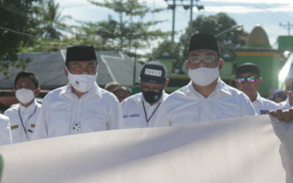 Rustam-Dicky Diarak Ratusan Simpatisan Sambangi KPU Kabupaten Gorontalo