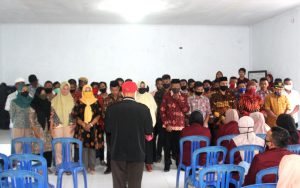 Ketua Koni Sumalata Timur Kukuhkan Tim Sepak Bola Deme I