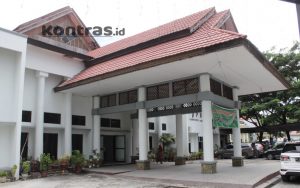 Cegah Covid-19, Aleg Kabupaten Gorontalo Minta Kantor DPRD Disemprot Disinfektan