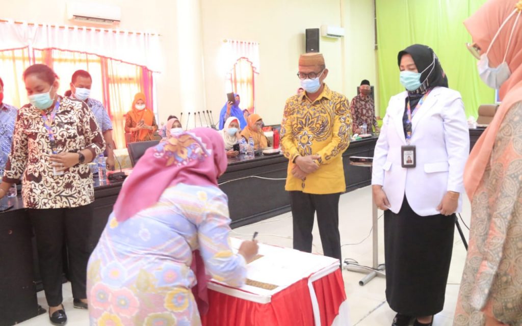 Bupati Pohuwato Lantik Ikatan Penyuluh KB Periode 2020-2024