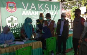 Wabup Gorontalo Pantau Pelaksanaan Vaksinasi di Puskesmas Boliyohuto dan Tolangohula