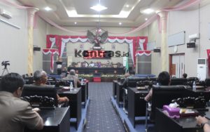 Meski Diminta Ditunda, DPRD Paripurnakan Paslon Bupati dan Wabup Gorontalo Terpilih