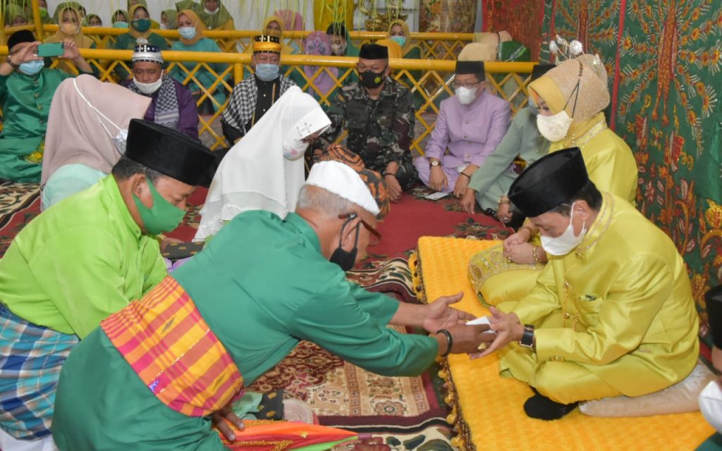 Pasca Dilantik, Bupati Gorontalo Kembali Jalani Prosesi Adat Moloopu