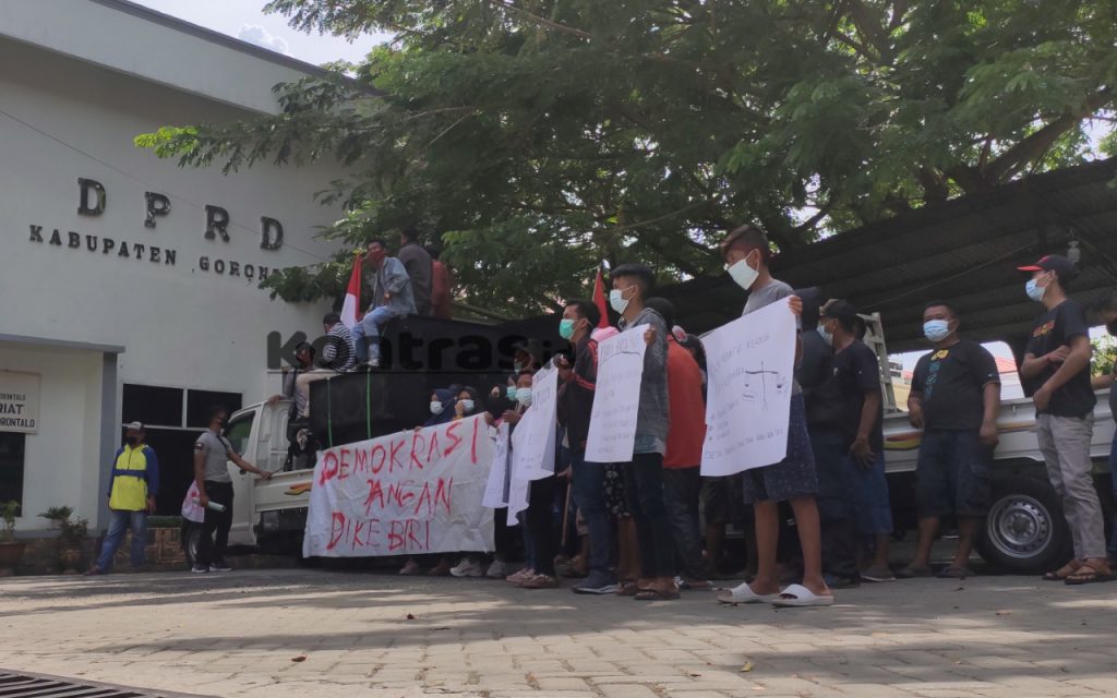 Gelar Aksi Damai, Masa Kecewa Sikap Ketua Komisi Pilkades Kabupaten Gorontalo