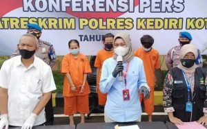 Jual Anak Kandung ke Pria Hidung Belang, Seorang Ibu Dibekuk Polisi