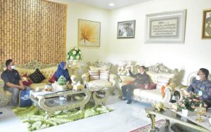 Bupati Gorontalo Dorong ASN Pemkab Kuliah di UT Gorontalo