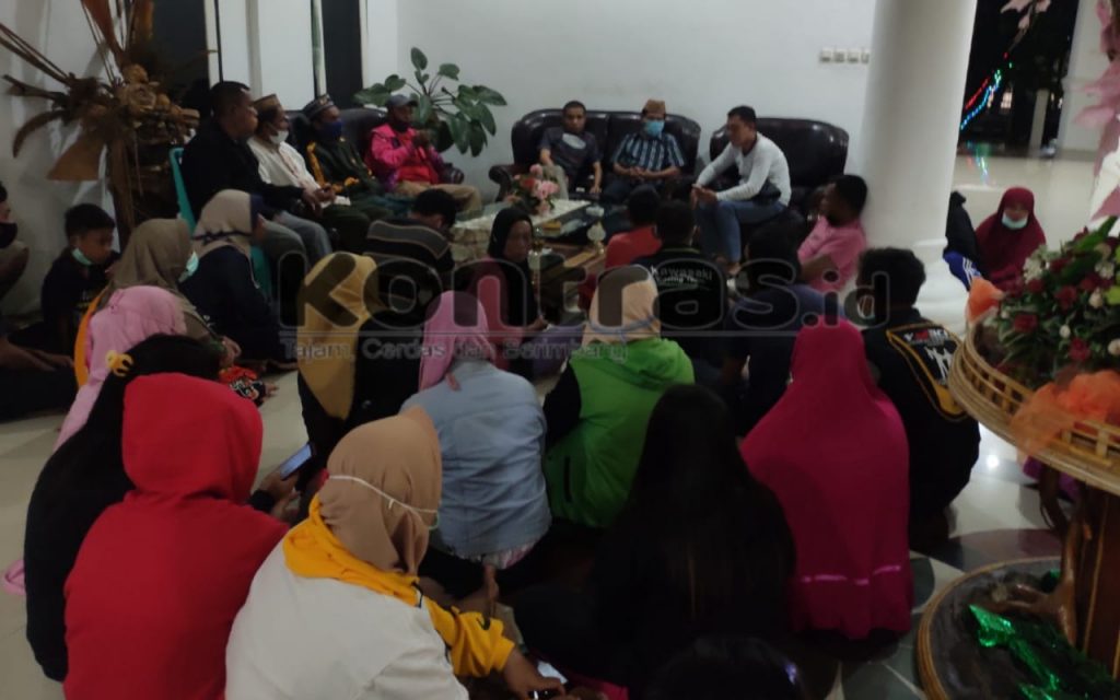 Tak Terima Putusan Komisi Pilkades, Masyarakat Mootilango Seruduk Rudis Bupati Gorontalo