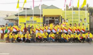 Perkuat Solidaritas Sesama Kader, Golkar Pohuwato Turun Bagi Takjil
