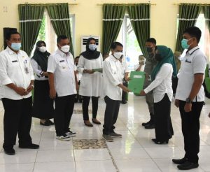 Bupati Gorontalo Serahkan SK Perjanjian Kerja Bagi 557 Tenaga Kontrak