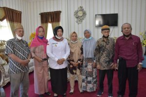 Komda Lansia Provinsi Salurkan Bantuan Untuk Pohuwato