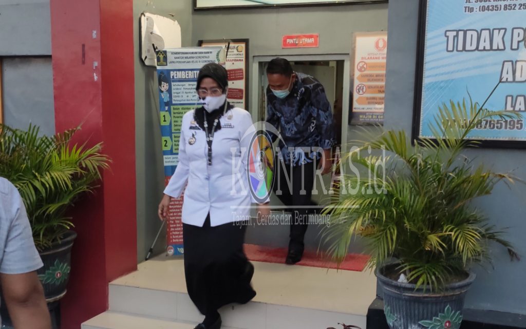 Plt Bupati Boalemo Datangi Lapas Perempuan, Jenguk Tersangka Kasus Korupsi Dana KONI?