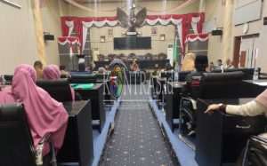 Direktur PT Royal Coconut Tak Hadir, DPRD Kabgor Tunda RDP Soal Permintaan FSPMI