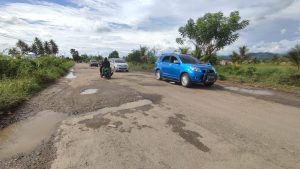 Gubernur Lewati Jalan Rusak Duhiadaa-Patilanggio, Warga Titip Pesan Menohok