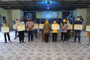 Dampingi Anggota DPR RI Salurkan Bantuan, Iskandar : Janji Fraksi Golkar Bukan Hoax