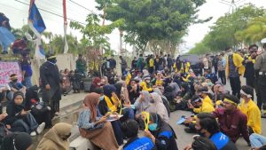 Seruduk Kantor Bupati Aceh Barat, Massa Desak Kadis P3AKB Dicopot