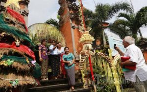 Tradisi Ngejot dan Penjor Pada Perayaan Natal di Bali