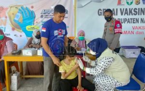 Siswi 9 Tahun Ikut Vaksinasi di Polres Nagan Raya