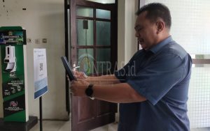 Masuk Gedung DPRD Kabgor Wajib Lakukan Skrining QR Code PeduliLindungi
