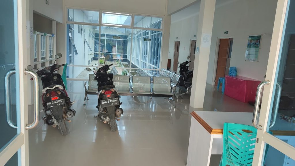 Pelayanan Dikeluhkan Warga, Puskesmas Marisa Didapati Jadi Tempat Parkir