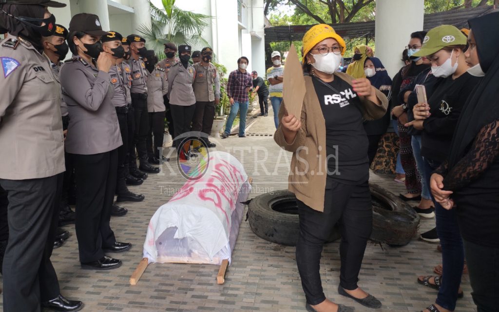 Keluhkan Berbagai Persoalan Daerah, AMMPD Datangi DPRD Kabgor