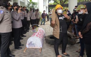 Keluhkan Berbagai Persoalan Daerah, AMMPD Datangi DPRD Kabgor