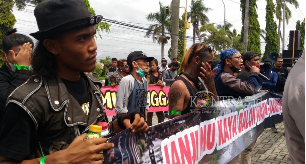 Dipicu Kondisi Jalan Rusak, Ratusan Massa Geruduk Kantor Bupati Pemalang
