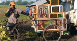 Keluh Kesah Pedagang Kaligrafi di Pemalang, Sehari Terkadang Tanpa Pembeli