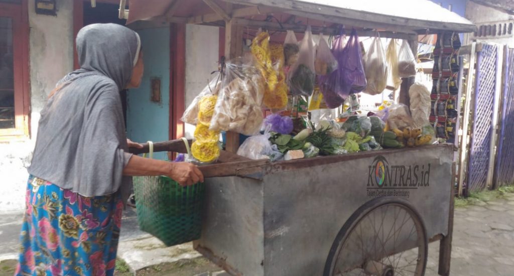 Potret Kehidupan Seorang Wanita Renta di Pemalang, Jualan Sayuran Meski Diujung Usia