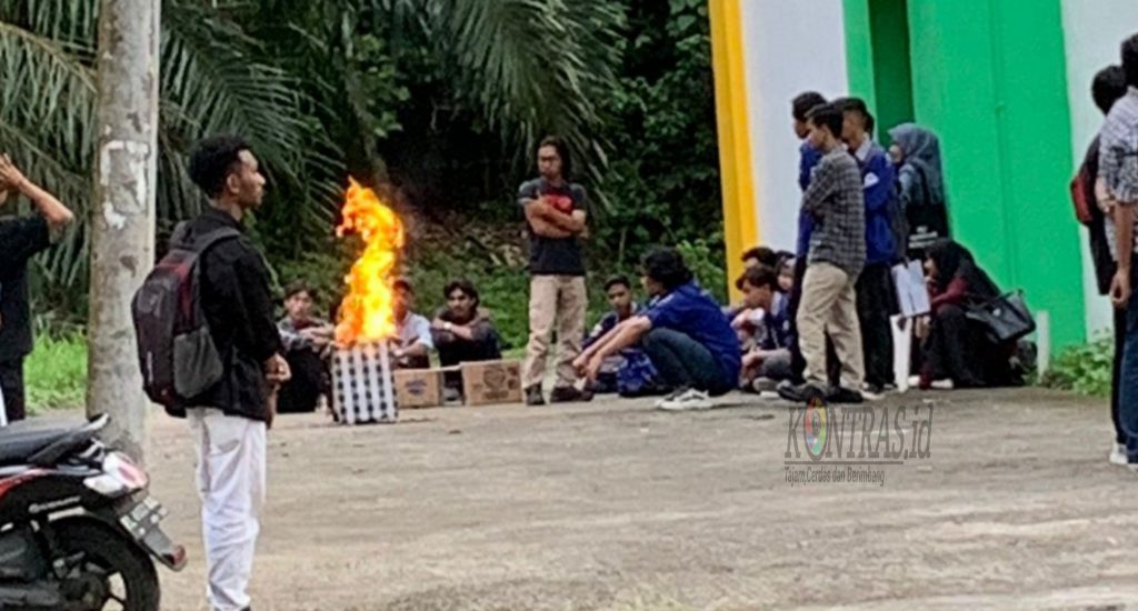 Pemilihan Ketua Himatro Unimal Ricuh, Kotak Suara Turut Dibakar
