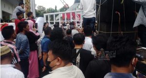 Geruduk Kantor Kejati Gorontalo, Masa Putar Rekaman JPU Minta Uang