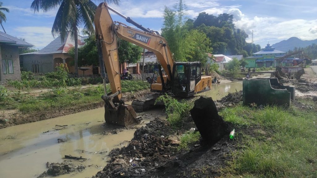APRI Dan Penambang Pohuwato Lakukan Normalisasi di Desa Taluduyunu Utara
