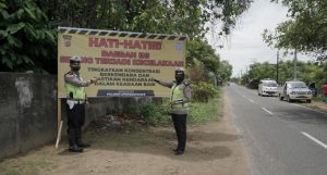 Polres Lhokseumawe Pasang Spanduk Himbauan di 4 Titik Kawasan Rawan Kecelakaan
