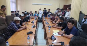 Keberatan Direlokasi, Ratusan PKL Geruduk DPRK Lhokseumawe
