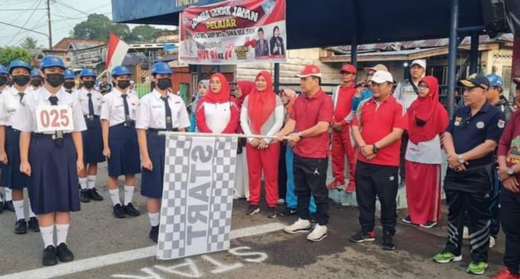 Semarak HUT RI Ke 77, Walikota Lubuklinggau Lepas Lomba Gerak Jalan Tingkat SMP