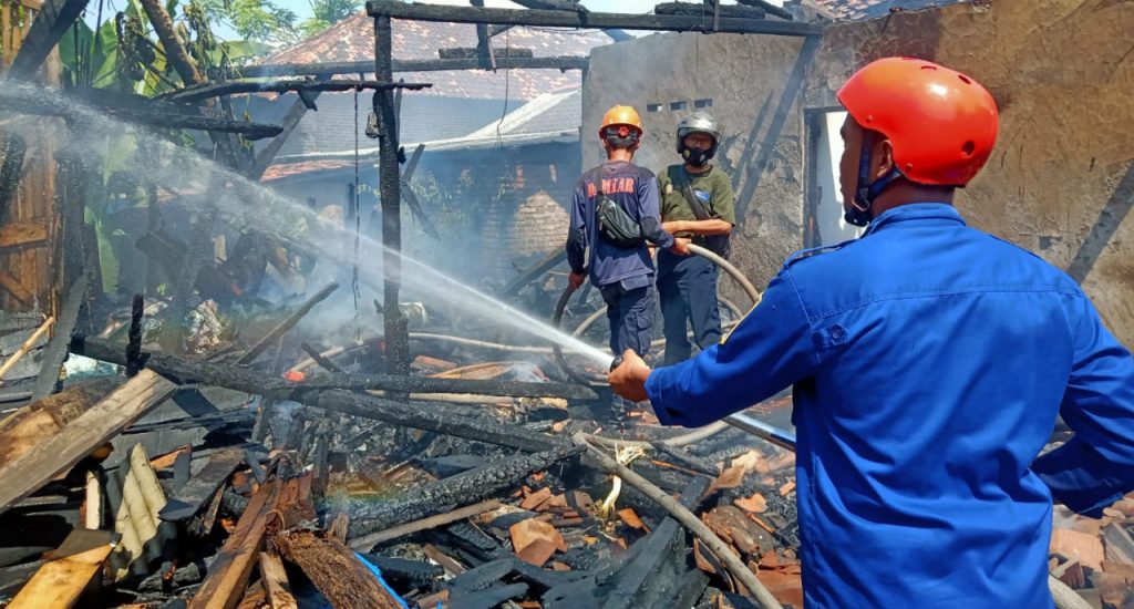 Ditinggal Sholat Jumat, Sebuah Rumah di Pemalang Hangus Terbakar
