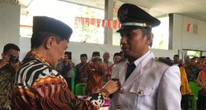 Bupati Nelson Lantik Rahmin Djaka Sebagai Plt Kades Huidu
