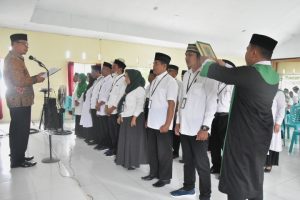 Sekda Roni Lantik 52 Anggota PABDESI Kecamatan Tilango Periode 2022-2028