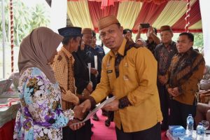 Pemda Kabupaten Gorontalo, Serahkan 409 Sertifikat Tanah Kepada Masyarakat Dunggaliyo