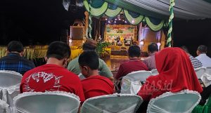 Grup Band Pelestari Koes Plus Gorontalo Hipnotis Pengunjung FPDL