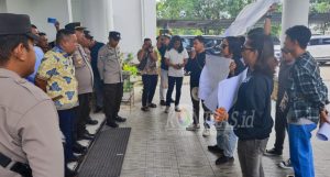 Tuntut Perbaikan Jalan di Mootilango, Sekelompok Mahasiswa Geruduk DPRD Kabupaten Gorontalo