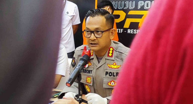 Kombes Pol. Desmont Harjendro Agiston Putro