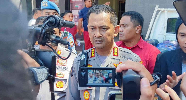 Kombes Pol. Desmont Harjendro Agiston Putro