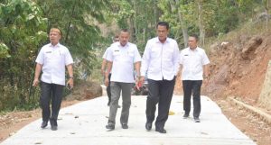Tinjau Sejumlah Proyek Infrastruktur, Roni Sampir: Selesaikan Tepat Waktu
