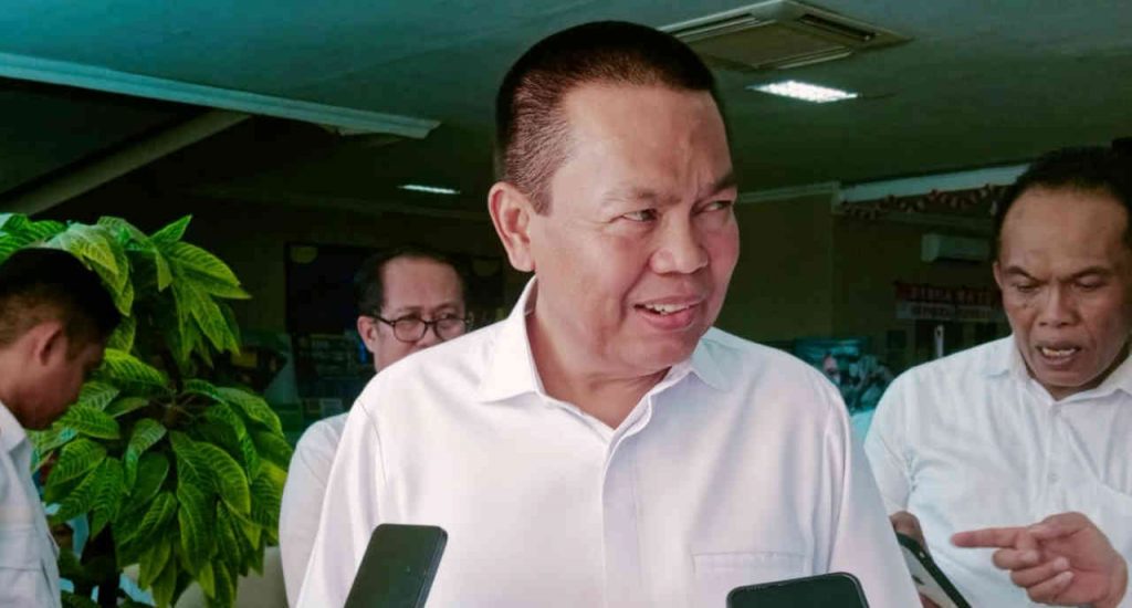 Terima SK Kenaikan Jabatan Akademik, Rustam Akili Resmi Jadi Guru Besar UG