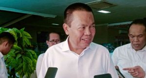 Terima SK Kenaikan Jabatan Akademik, Rustam Akili Resmi Jadi Guru Besar UG
