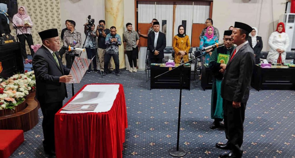 Diambil Sumpah, Ismet R. Hemeto Resmi Jadi Anggota DPRD Kabupaten Gorontalo