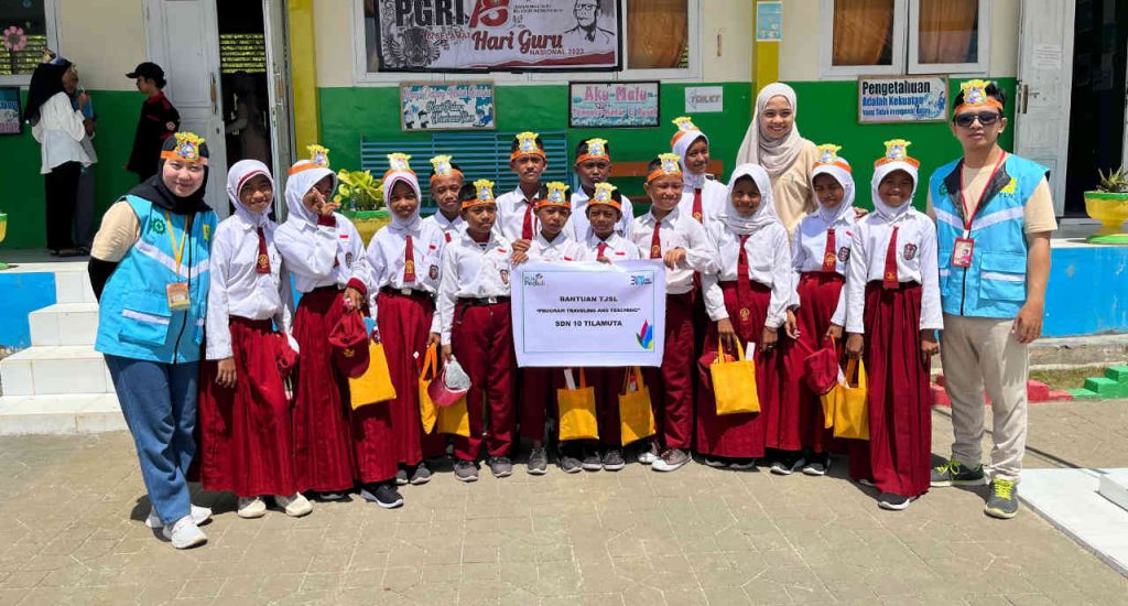 Peringati Hari Guru, PLN NP UPDK Gorontalo Berikan Bantuan Peralatan Sekolah Bagi Siswa-siswi