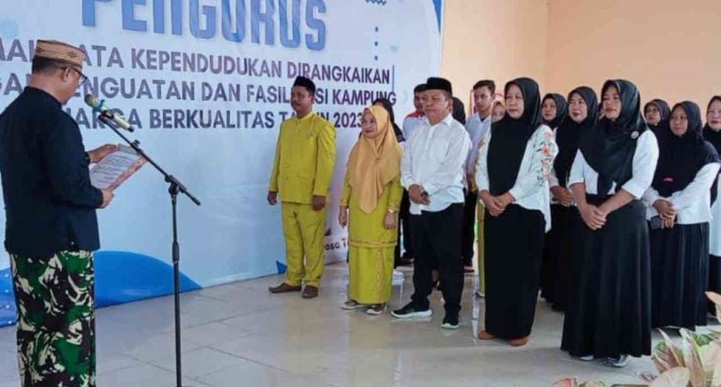 Sekda Kabupaten Gorontalo Kukuhkan Pengurus Kampung KB Desa Tolotio