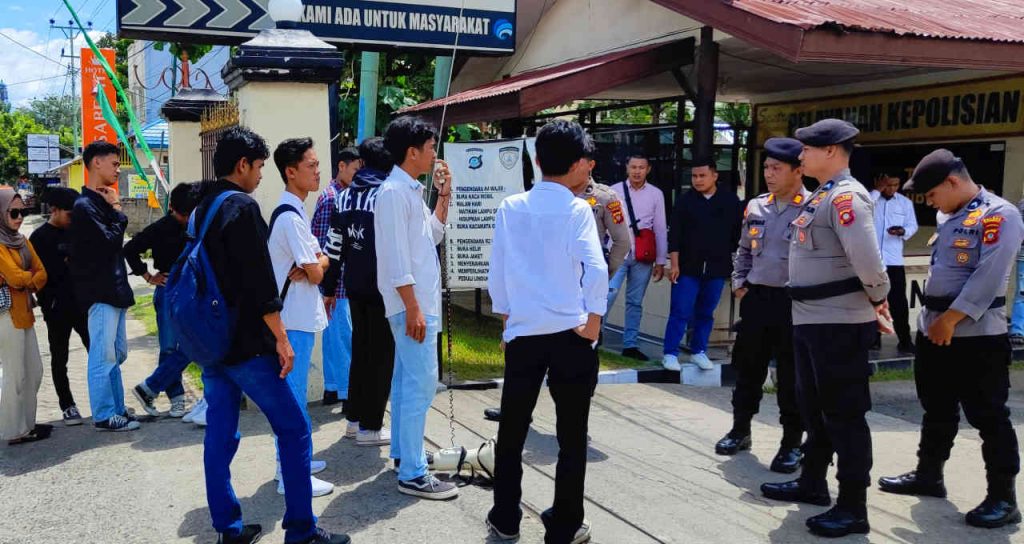 Desak Kasus Pungli Kades Pulubala Segera Diselesaikan, Belasan Mahasiswa Datangi Polres Gorontalo